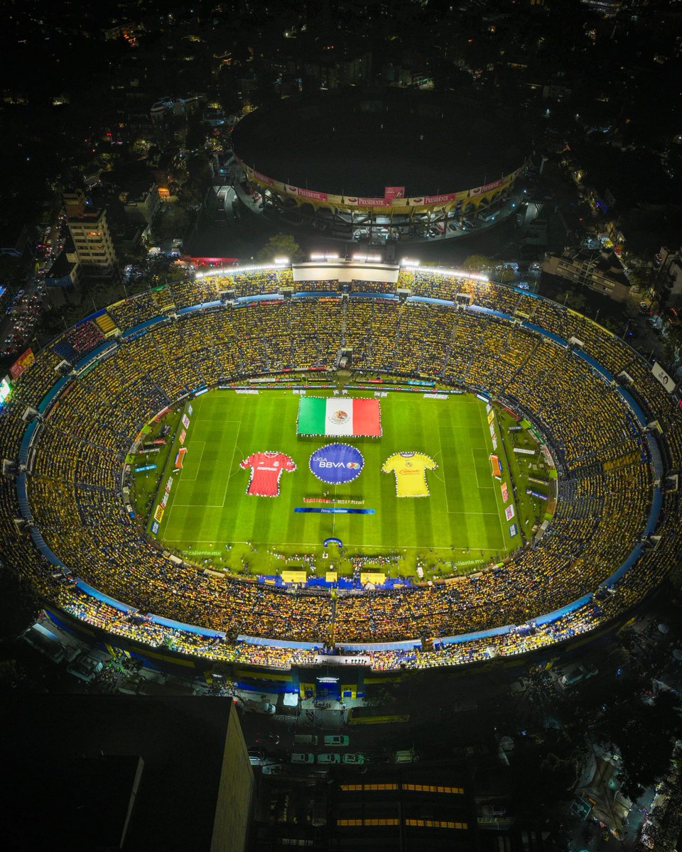 ClubAmerica's tweet image. ¡Un escenario digno de GRAN FINAL! 🏟️💛

Venga Águilas, ¡VENGA AFICIÓN! 🦅

📸 @CSDrones_