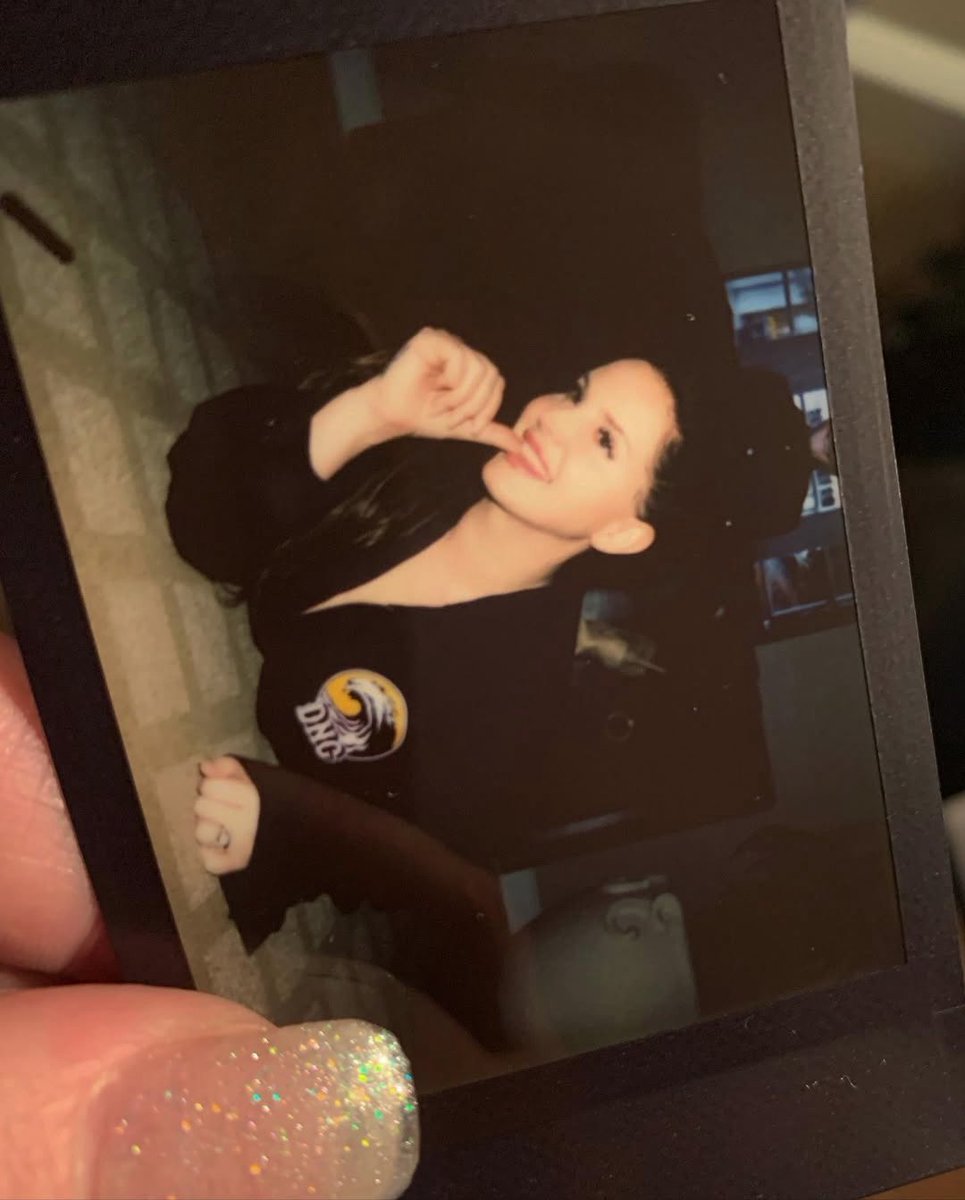 Kinda look good with in this polaroid. Who wouldn't admit?