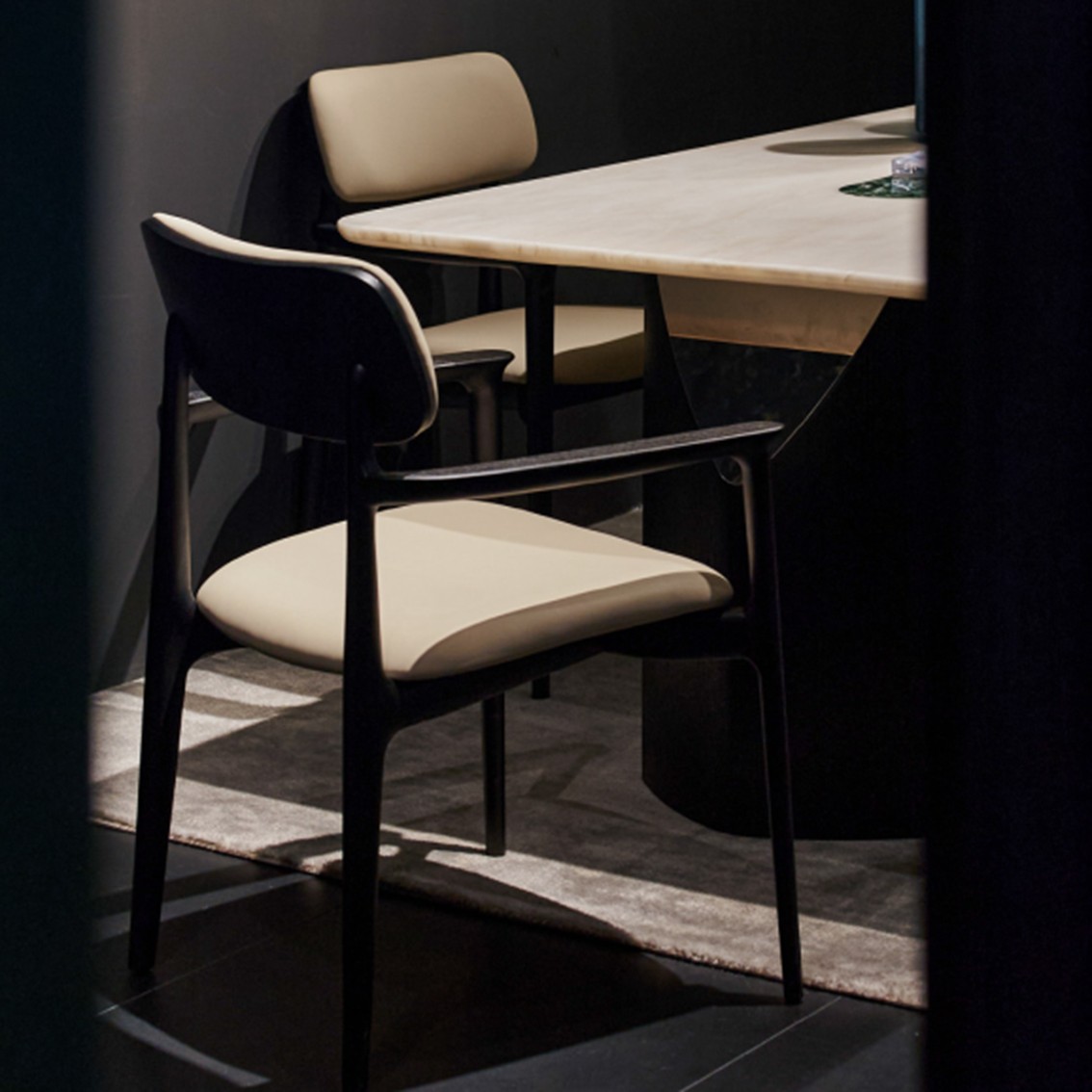 BeluxConcet's tweet photo. Upgrade your dining space with the Bach Dining Chair! 
Crafted from durable Ash Wood, it blends modern sophistication with timeless elegance. Comfort meets style with its curved seat &amp; backrest. Perfect for any contemporary dining area!  
 #ModernDesign #FurnitureDesign #chair https://t.co/KQqlc5aF2i