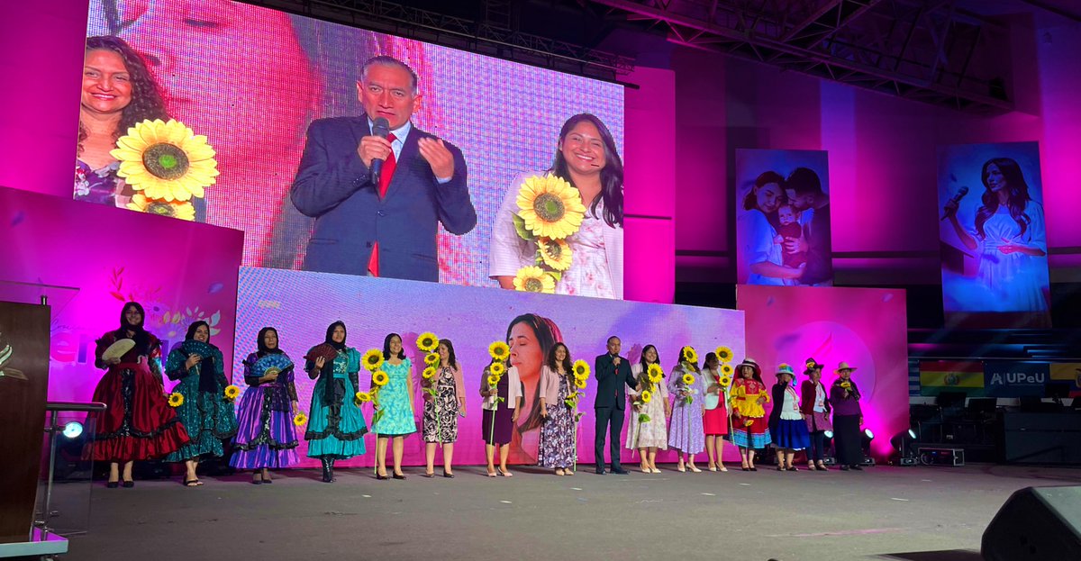 AdventistasAPCE's tweet photo. 🌸 Las damas de la Asociación Peruana Central Este 🇵🇪 se hacen presentes con gozo en el Encuentro de Damas de @AdventistasUPN. 🙏 “Creciendo en Plenitud” 🩷🫂
✨Unidas en fe, servicio, misión y propósito para la gloria de Dios.👑
🙌🏻¡Juntas somos más fuertes! 💪✨
#RID #MMujer https://t.co/oGUr5YYCrA