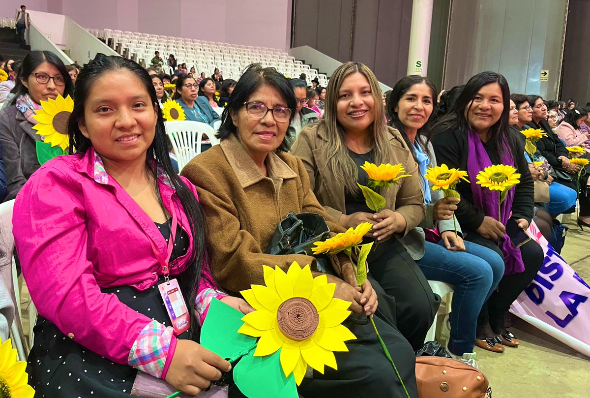 AdventistasAPCE's tweet photo. 🌸 Las damas de la Asociación Peruana Central Este 🇵🇪 se hacen presentes con gozo en el Encuentro de Damas de @AdventistasUPN. 🙏 “Creciendo en Plenitud” 🩷🫂
✨Unidas en fe, servicio, misión y propósito para la gloria de Dios.👑
🙌🏻¡Juntas somos más fuertes! 💪✨
#RID #MMujer https://t.co/oGUr5YYCrA