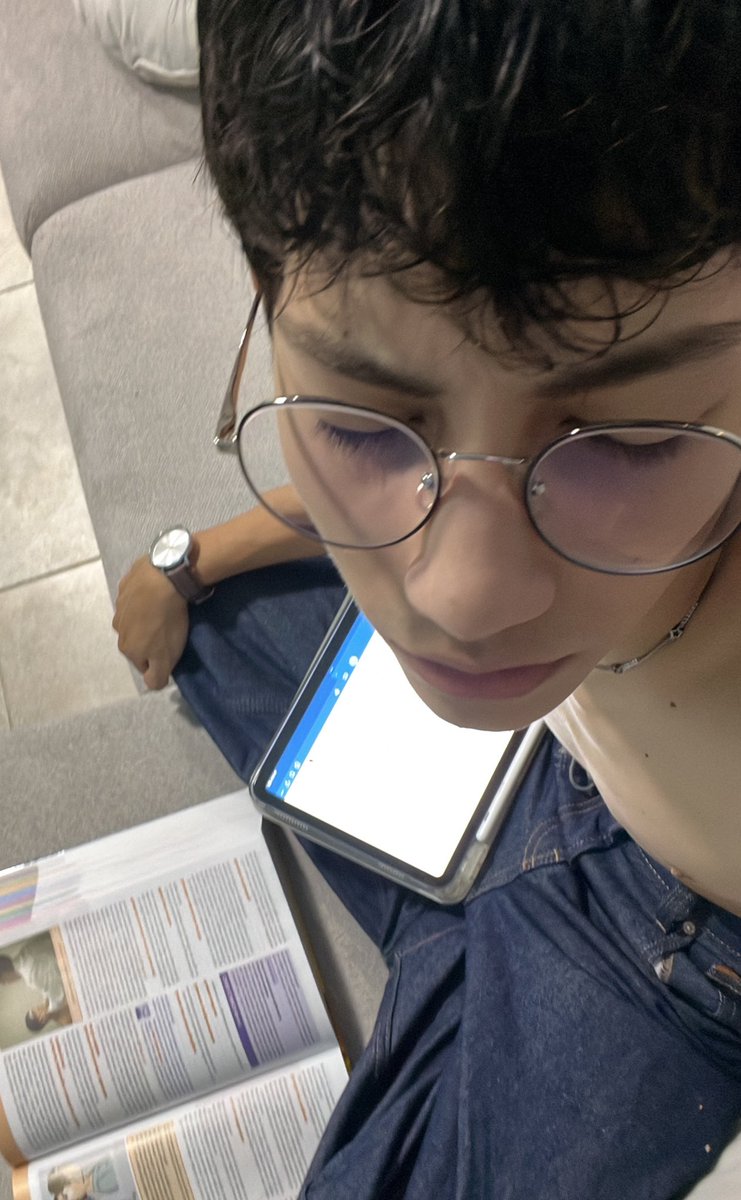 phillippoox's tweet photo. Necesito sobrevivir 12 días más https://t.co/3najs3HWA9