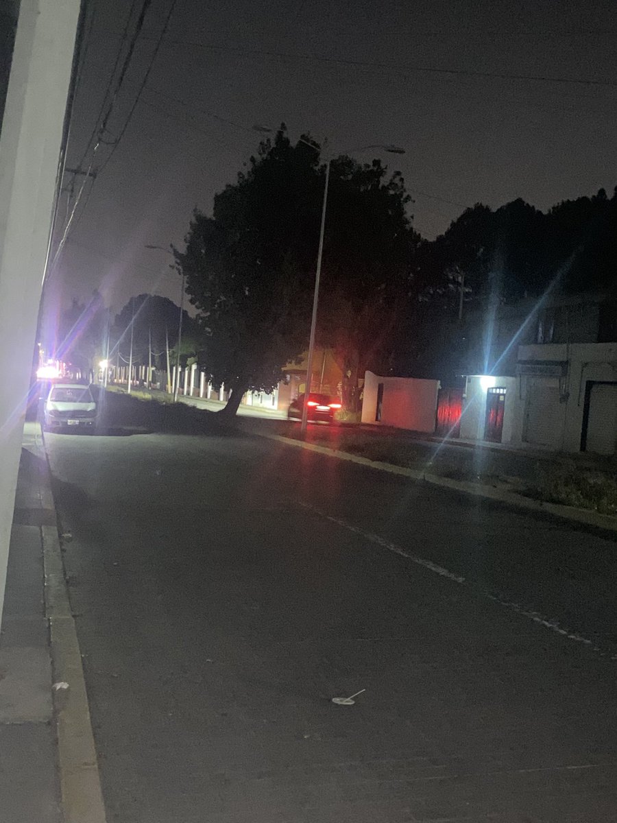 horacks79's tweet photo. @PueblaAyto @pepechedrauimx @laredcincoradio @JCarlos_Valerio es la tercera vez que se pide apoyo y borran el mensaje, eñ la calle 18 poniente entre 11 norte y 15 norte por el museo de los ferrocarriles no hay luz y genera inseguridad alguien pude atender https://t.co/6dpHYiEnqK