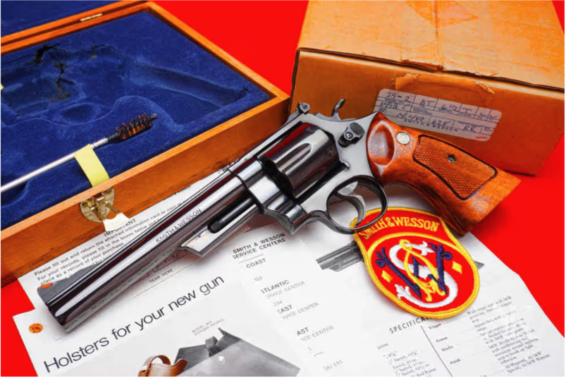 GunBroker's tweet image. 🔥 1978 Smith &amp;amp; Wesson Model 29-2 | .44 Mag
UNFIRED | 6.5” pinned barrel | Factory presentation case + tools

Factory target upgrades &amp;amp; deep blue finish = collector perfection 💎
👉 bit.ly/3ZywXbl

#SmithAndWesson #44Magnum #GunsDaily