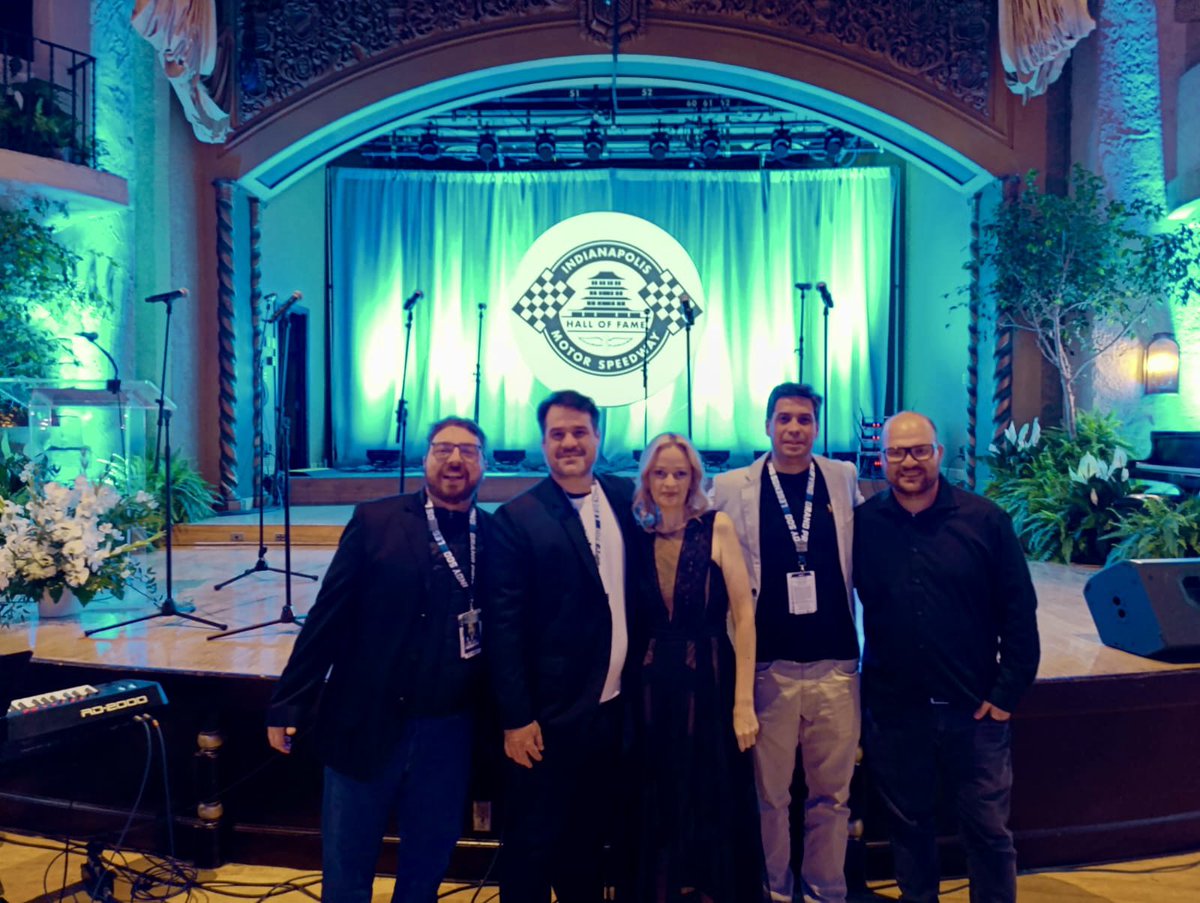 Contratei alguns seguranças direto do Brasil para a festa