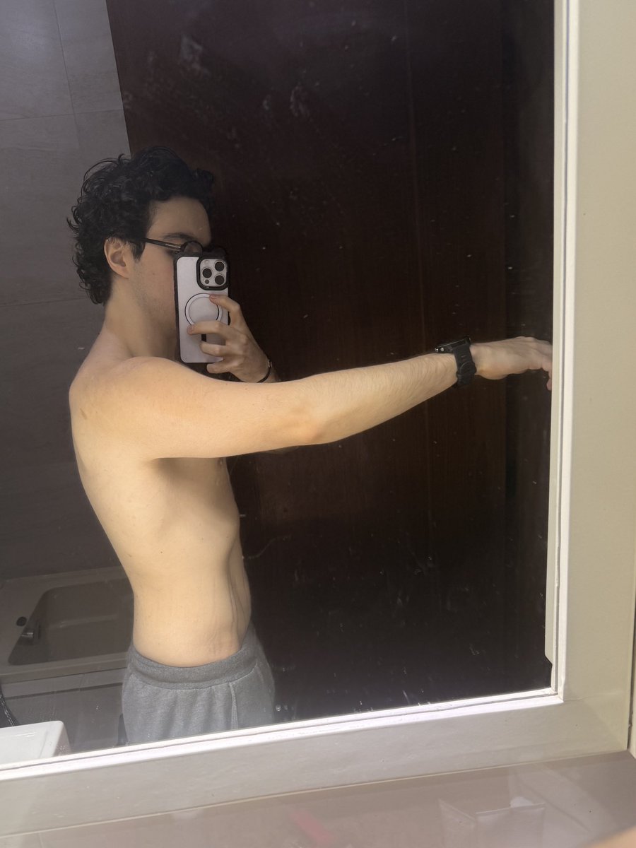 tirei essa foto ontem e fui comparar com uma foto antiga, sipa q mudei um pouco…