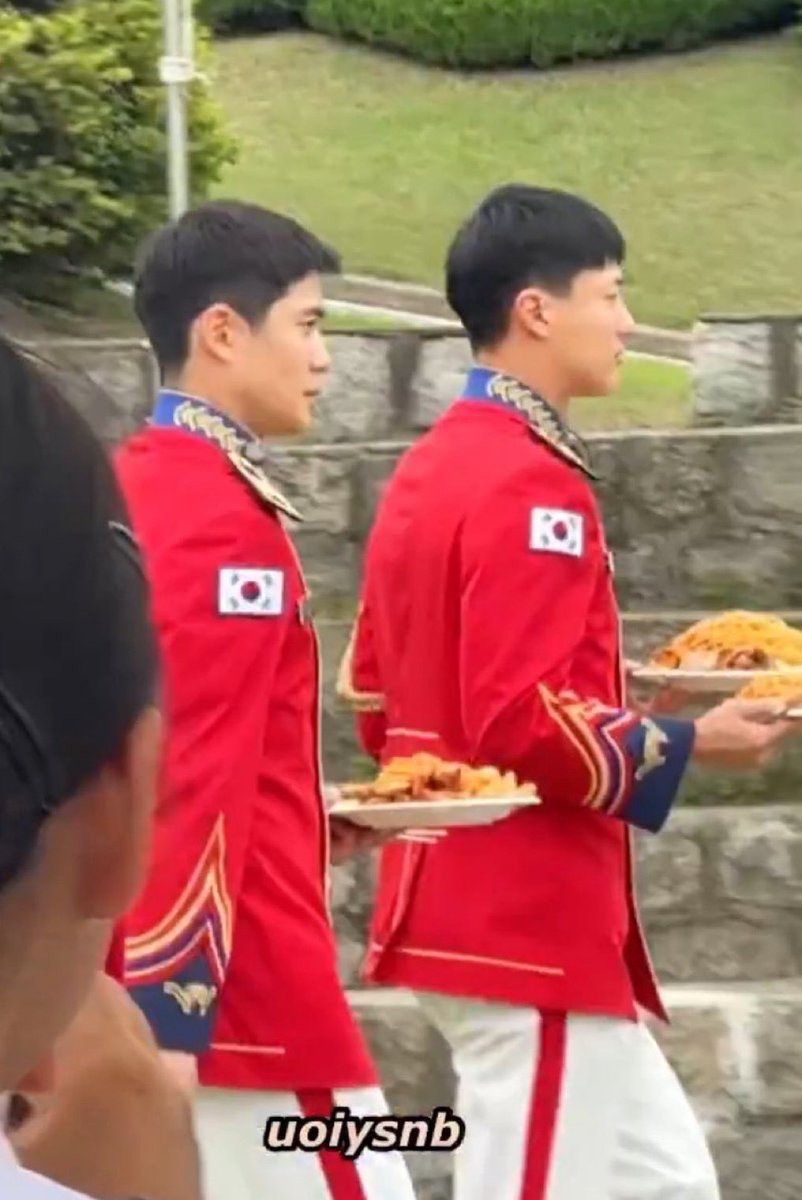 아빨리 돼지러버들 버세요
조승얀 뷔페접시쌓은실력을봐주시라구요