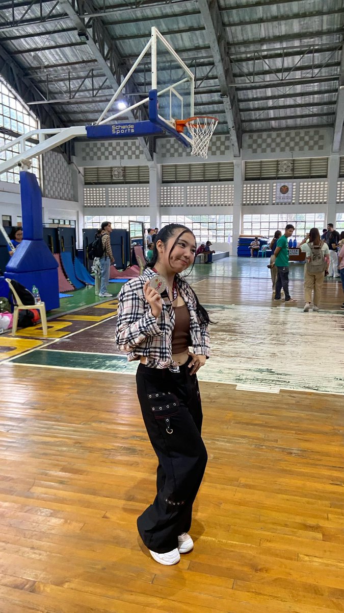 kathinko__'s tweet image. dahil hell week (at this point, parang hell year nga e) niya at miss ko na siya, bringing back this Palarong UPLB Kath hehez