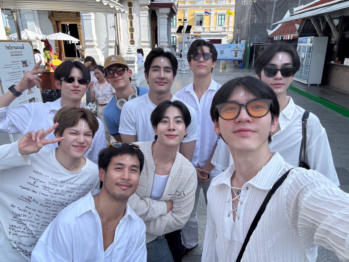 wixxiws's tweet photo. บวงสรวงครั้งแรกในชีวิตแน่นอนว่าเลือก แก้วมังกร https://t.co/yig85PxHBe