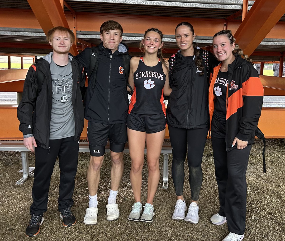 Regional Qualifiers
Kylie McKenzie  - 1600, 3200
Lizzy Hill - Shot, Discus
Riley Thomas  - Long Jump
Parker Edwards - Long Jump
Kody Chewning - 400
Gage Moore - Shot
(Missing from picture)
Great job!!