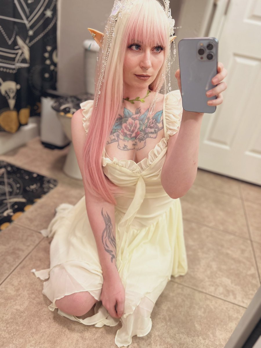 Ivybliss420's tweet photo. I look like a good girl when I sit like this…
But don’t be fooled—I do what I want and I look damn cute doing it 😈
💋 Deal with me: https://t.co/XWvNos5RkL
#NSFWBabe #ElfBabe #AltModel #OnlyFansBaddie #TattooedGirls https://t.co/rJX2B8vbLb