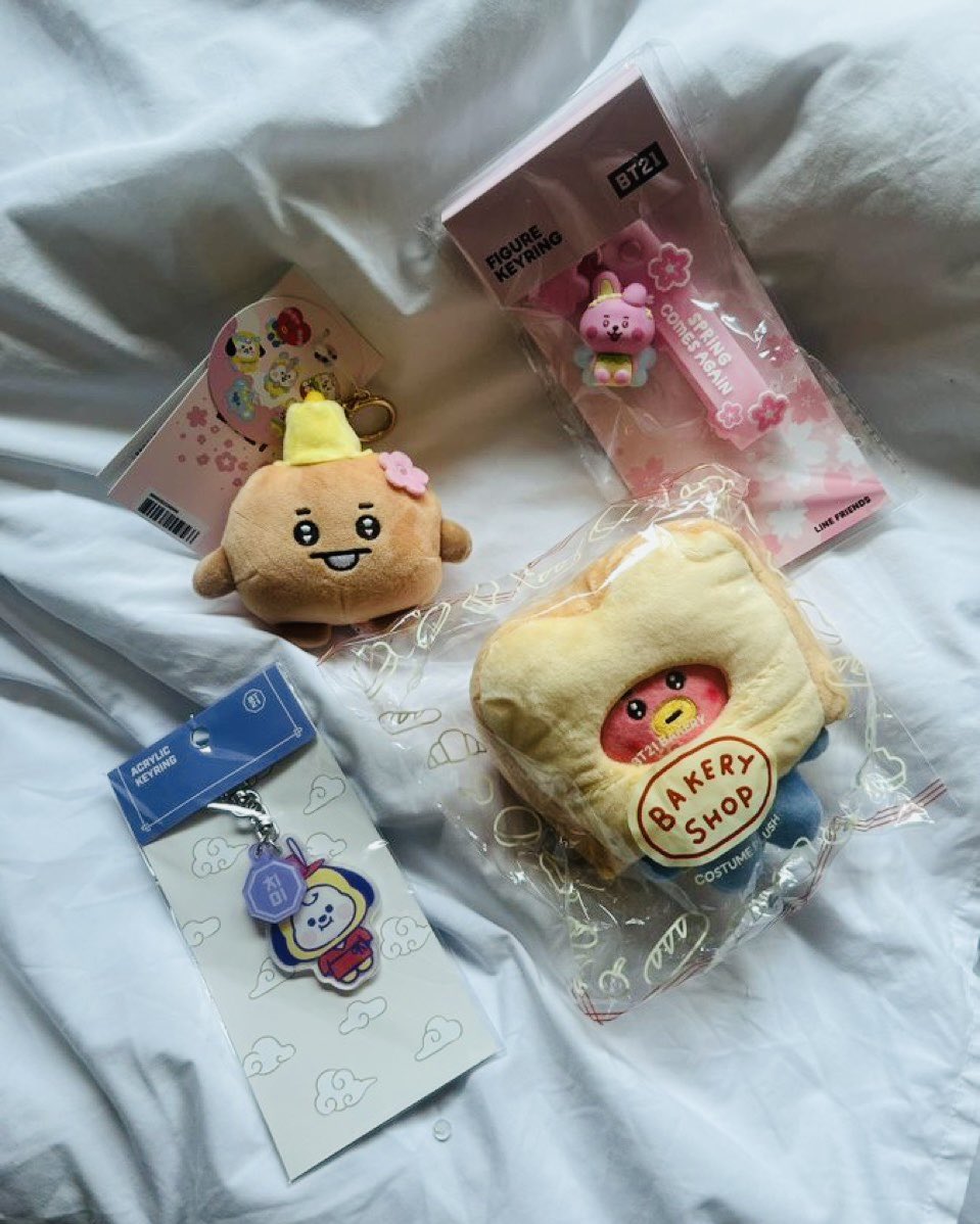 snowflowergifts's tweet image. BT21 Giveaway 🎁

Winner chooses prize
Rt &amp;amp; Like, Followers only
worldwide | Ends 2hrs 💖