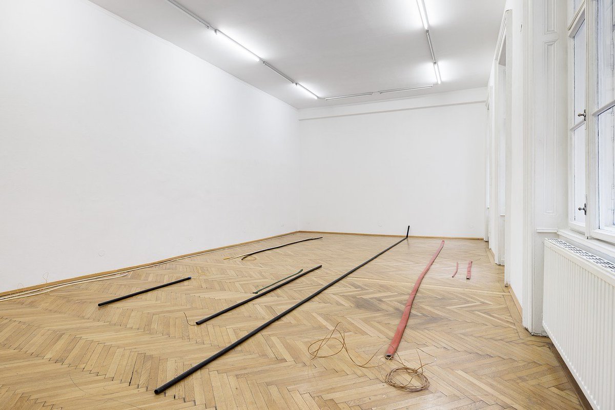 Kobby Adi’s solo exhibition Kompendium is now on view at Felix Gaudlitz in Vienna. Highlighted in FAD’s latest “That’s Interesting” column, the London-based conceptual artist is praised for his rigor and vision—“one of the smartest and most committed” working today