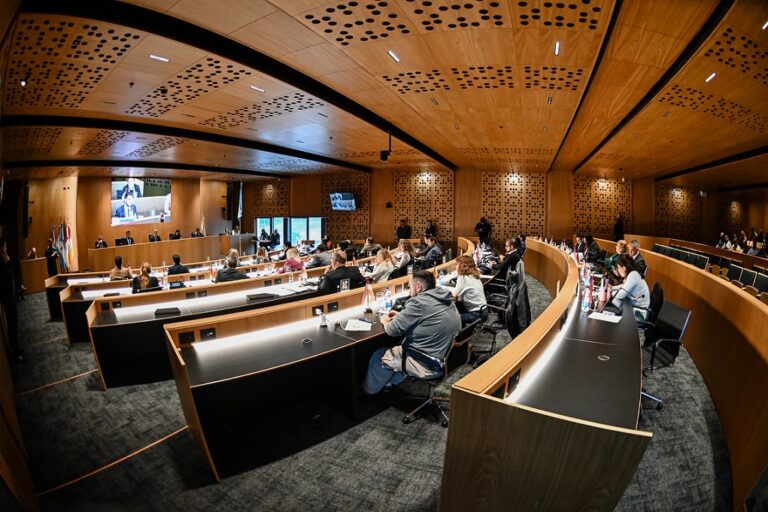 4PAgenda's tweet image. La #oposicion evitó “poner palos en la rueda”, pero criticó el «supuesto achique» en la nueva #Orgánica de #Passerini

agenda4p.com.ar/2025/05/22/la-…