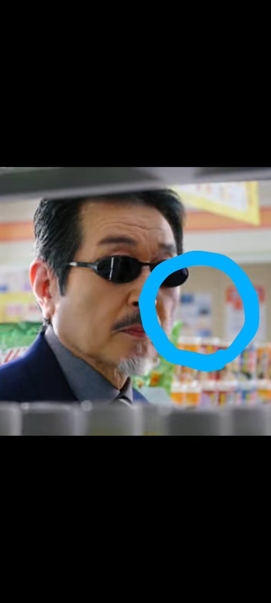 YoshiT01867893's tweet image. ちょこちょことCMを見直しているんだが…ちょっと気になる点が…
桜井さんの背後に写ってる(貼ってる)丸印のとこのコンサートのお知らせPOPの写真…どーしてもこれにしか見えないんだが…俺の気のせい?
(丁度桜井さんのサングラス下のとこ)ちょっと見えづらく確認しづらいですが…