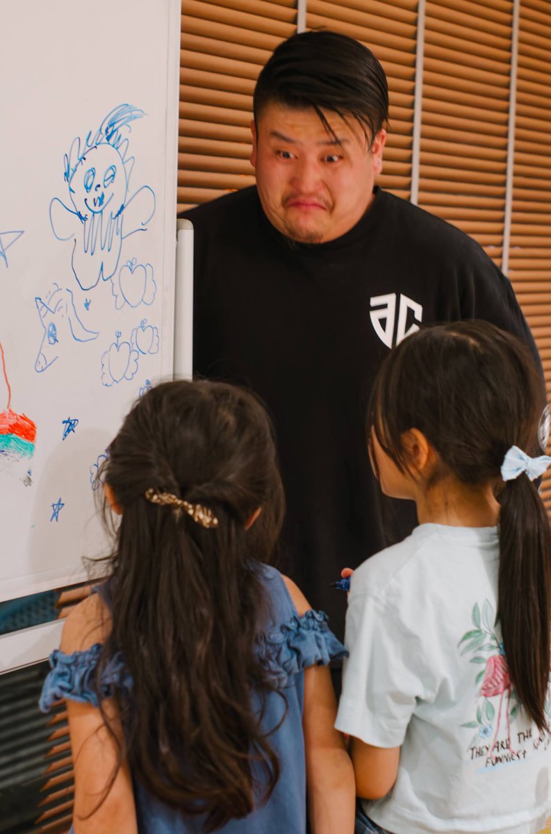 日々リーダーシップを発揮して #チームの熱量 を上げ続けるクッパも、子どもたち相手だとやさし…

？？