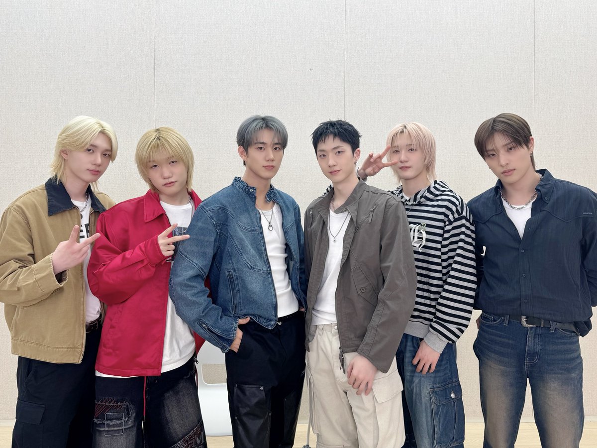 P1H_official's tweet photo. [📸] KLICK

➕ https://t.co/RwoS0BOOCM
➕ https://t.co/T5otMSEyHz

#P1Harmony #피원하모니 #P1H #DUH #KLICK https://t.co/5zY9n6pHol