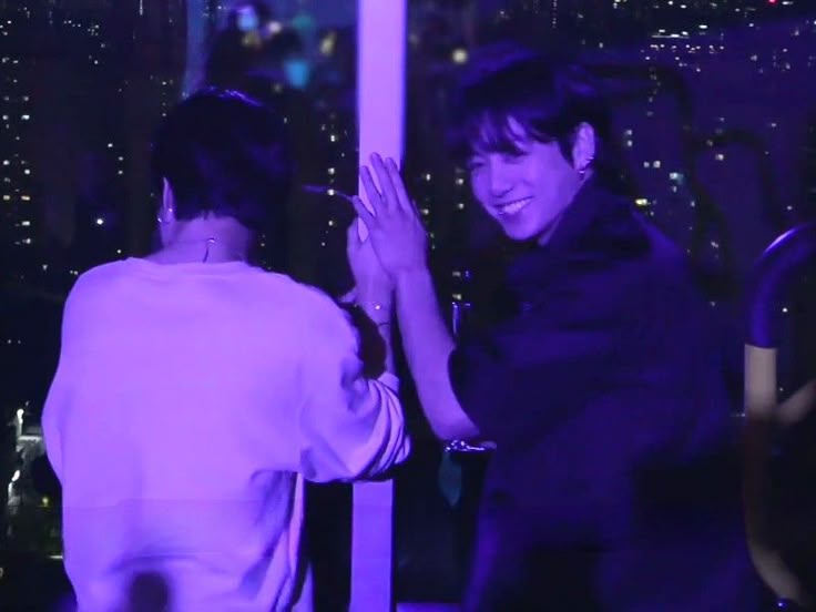 starpyxys's tweet photo. 𝐩𝐚𝐫𝐭𝐲 𝟒 𝐮 || MINI JIKOOK AU FINALIZADA 

Jimin não era muito fã de festas de aniversário, mas a daquele ano era diferente. Ele finalmente ia se declarar para o seu melhor amigo. Uma festa seria uma boa ideia... não é?

Afinal, ele só fez aquela festa para Jungkook. https://t.co/RfBFPTXSUU