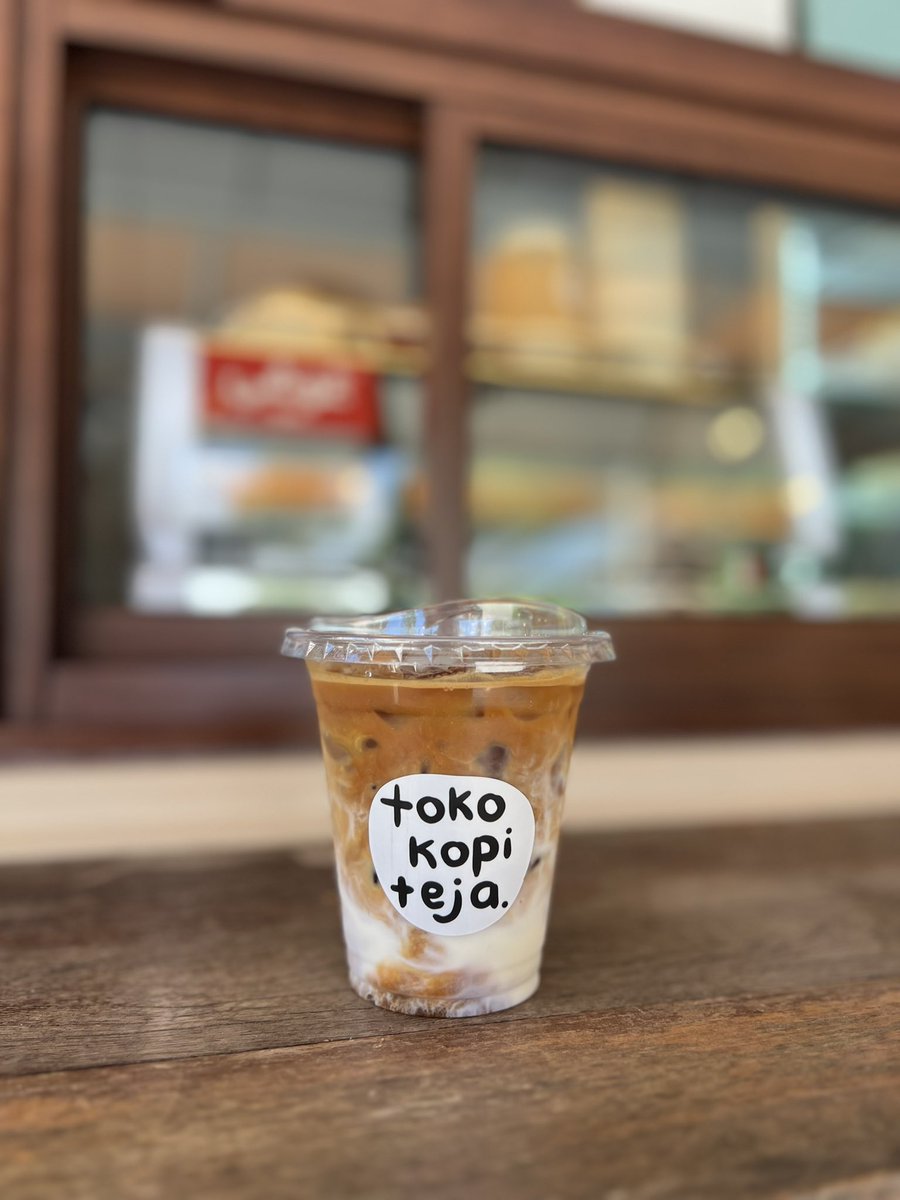 Kalau nak pergi Kelantan lalu Gerik, dah tau mana pit stop coffee kami.

📍Toko Kopi Teja