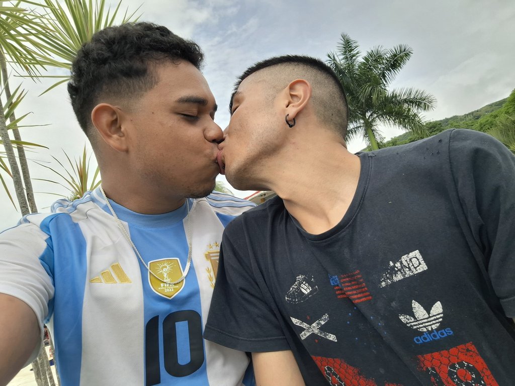 NelsonHuertas19's tweet photo. Eres mi cielo hermoso @MSMA198 el mejor ángel a mi vida...
#lovegay entre besos y abrazos siento que no hay nadie más lindo y especial #amoryfuego #gayteen https://t.co/1JaDmVR86Q