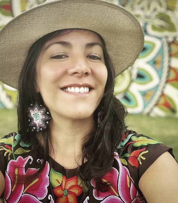 Asesinaron a mi mejor amigo, mi alma gemela, Pepe Muñoz. Asesinaron a la querida y admirada Ximena Cuevas.
Los sicarios no piensan, ni se arrepienten, cobran un sueldo que usan para dañarse y dañar a los suyos y hacernos daño a todos. Pero alguien que les ordenó la barbarie sabe