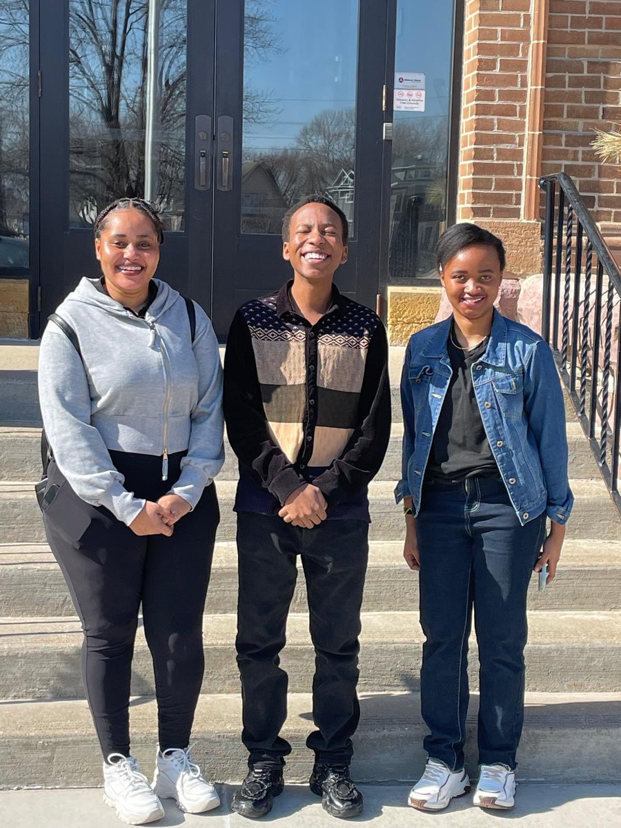 LazaroNyalandu's tweet photo. Sadia, Doreen, na Wilson wakiwa katika picha ya pamoja na Kevin Neegard baada ya mahafali yao ya kuhitimu Community College, USA.  Itakumbukwa mwaka 2017, watoto hawa walinusurika katika ajali ya bus la Lucky Vincent Karatu.  Tuendelee kuwaombea. #MunguIbarikiTanzania https://t.co/7y1P5v5n6z