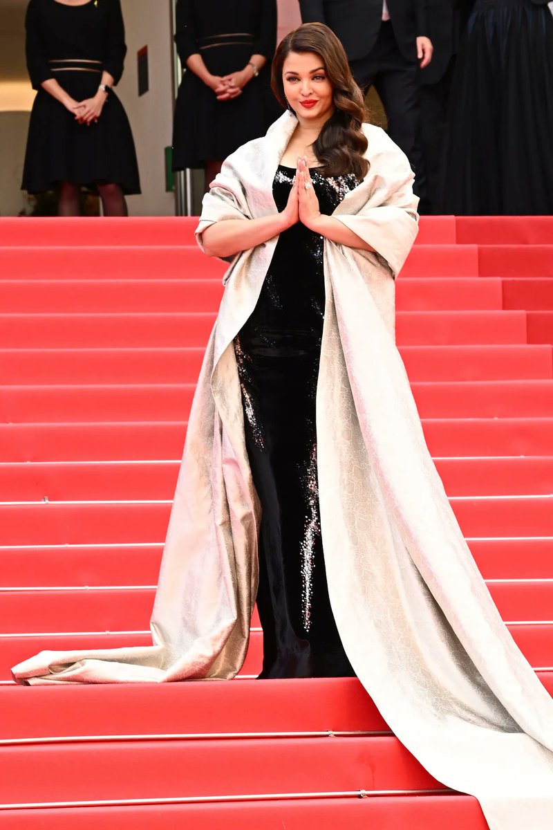 Sahil48543's tweet photo. Back-to-back slay. Aishwarya Rai’s second Cannes look proves that when it comes to global red carpets, she’s still the benchmark. The internet can’t stop talking — and neither can we. #Cannes2025
#AishwaryaRai https://t.co/A7M3F9VKhF