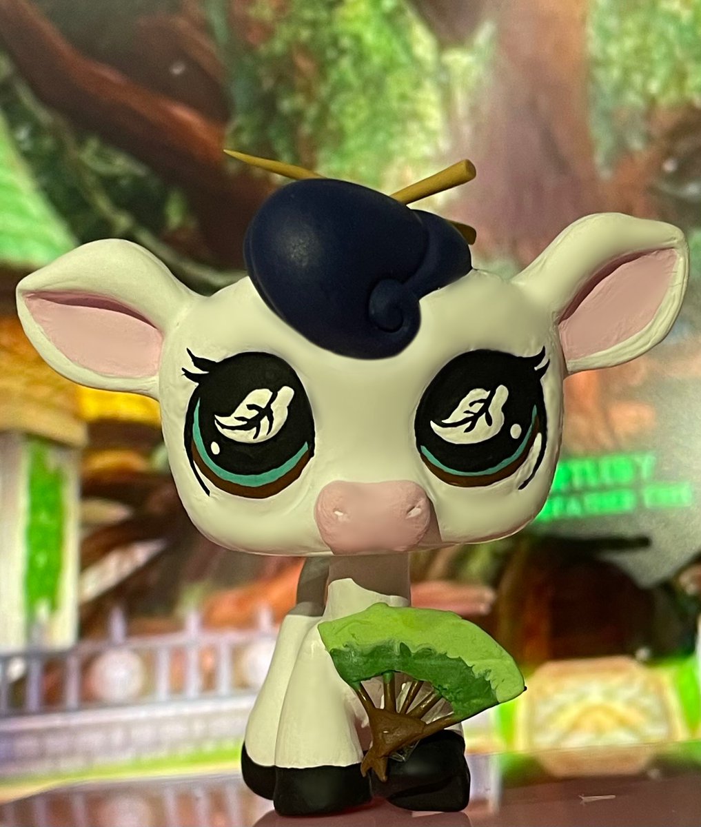 I’ve been wanting to do an LPS repaint for so long so I decided to do something cute for the #MoolindaWuBirthday 🐄💚🎂
