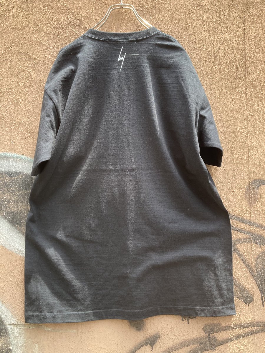 uvcss_junkside's tweet photo. 本日は可愛い六芒星キャットBIGTシャツのご紹介です‼︎
こちらのTシャツはつぶらな瞳の猫ちゃんがとても可愛いアイテムとなっております♪
背面はシンプルなので前面のインパクト大です‼︎
#アキバの洋服屋 #ジャンクサイド #秋葉原 #BacksideOfTokyo #Akihabara https://t.co/KnL06GdMKi