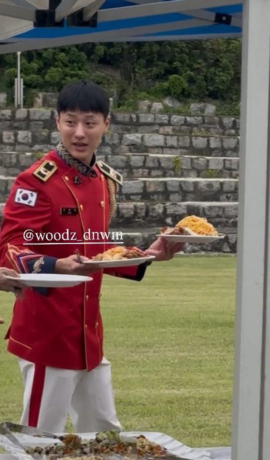 돼지의     두접시가     나타났습니다