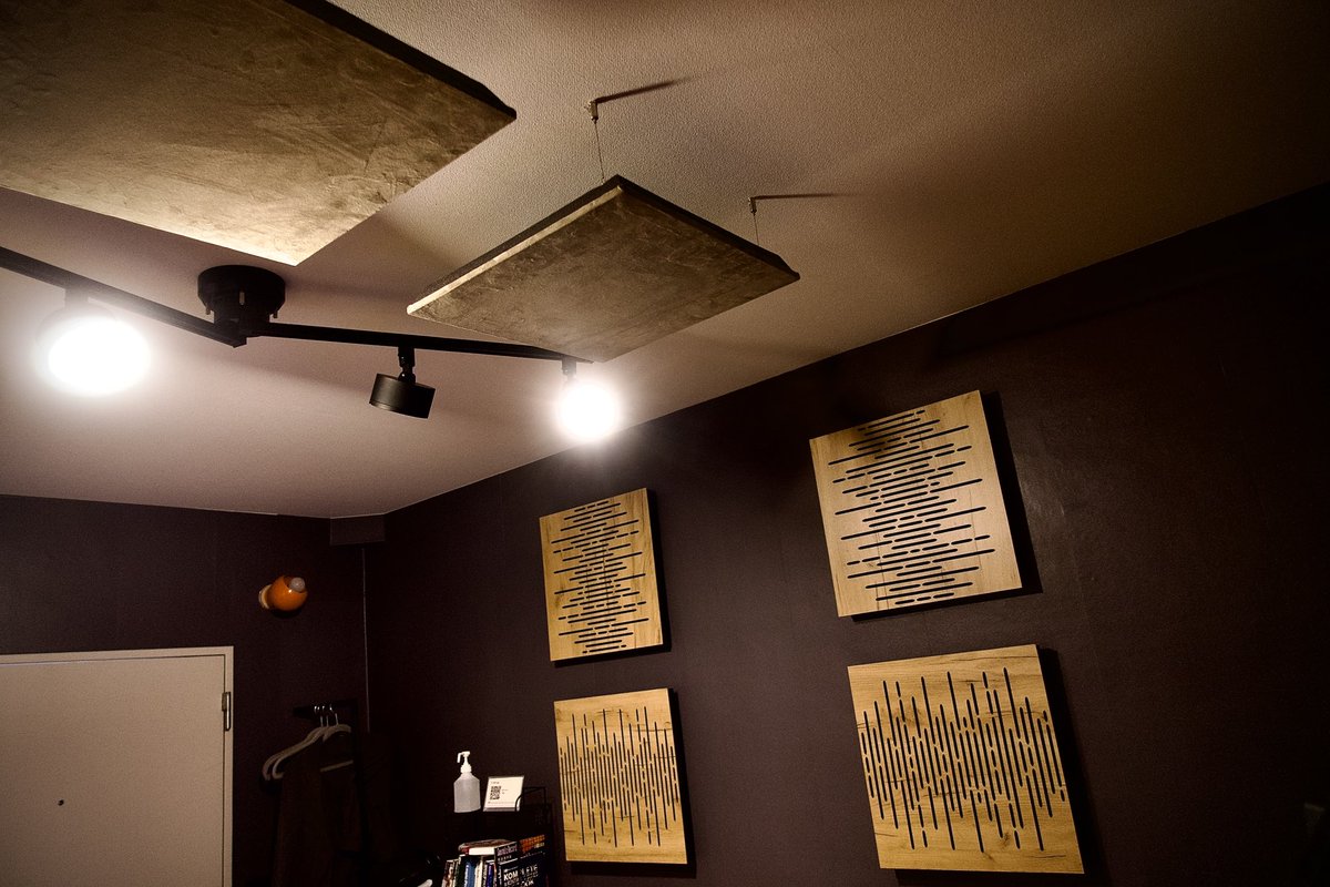 プライベートスタジオの機材を入れ替えました。
メインのスピーカーがNEUMANNのKH 120 II EU/KRになりました。こちらはMA1でキャリブレーション済みのものとなっております。

MIXもっとしたいです！！