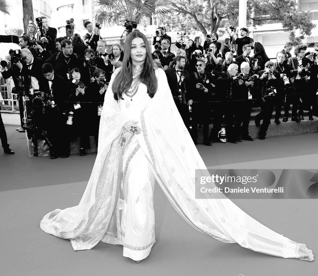 Sahil48543's tweet photo. Queen came. Queen slayed. Cannes 2025 = OWNED.👸

#AishwaryaRai #Cannes2025 https://t.co/YmWkCCWRBg
