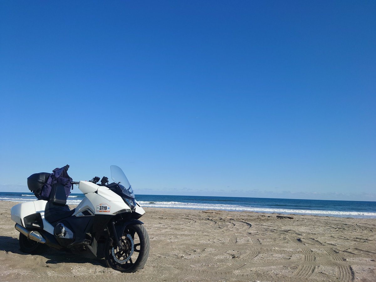 #とびきりのブルーを魅せてください
スタックしてこれ以上波打ち際までは怖くて行けなかったです笑