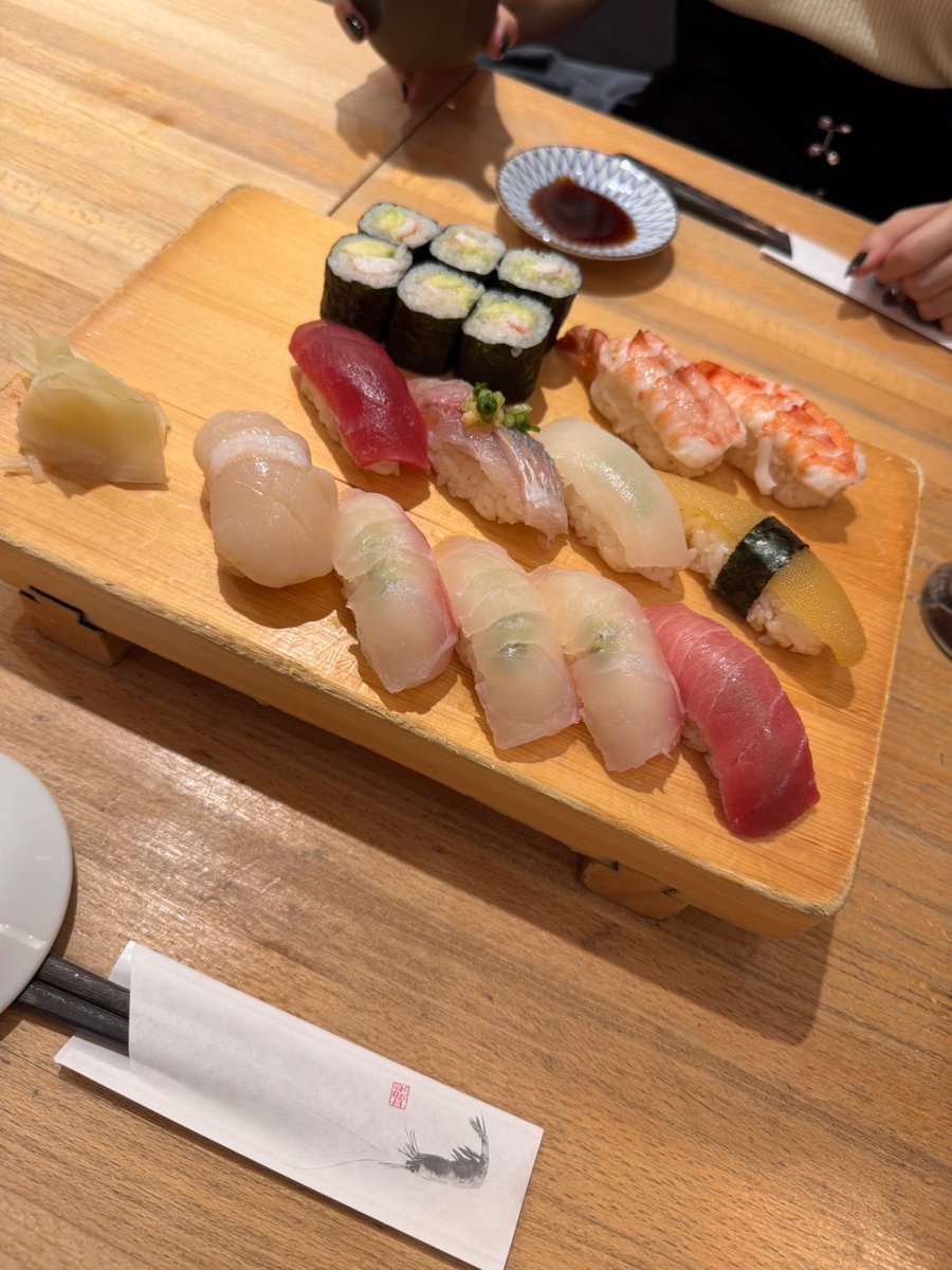 NJK562's tweet photo. 昨日仲良しさんと🍣
お仕事が忙しい中時間調整して頂き、久々にゆっくりご飯食べながら話しも出来て🍵🥰
���っくりし過ぎて、お店が閉まる１０分でバタバタお買い物2件🛍️🚀（笑）
相変わらずの楽しさで笑いが止まらなかった🤣🤣いつも合わせて頂きありがとうございます❤️ https://t.co/syMUMIMHYG
