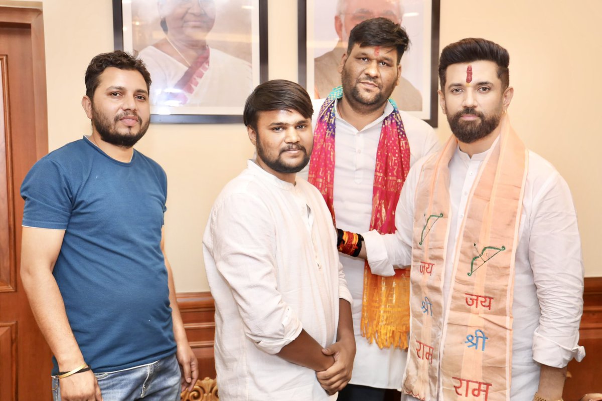 htstrust's tweet image. “माननीय @iChiragPaswan जी, केंद्रीय मंत्री, भारत सरकार से संस्था के सदस्यों ने शिष्टाचार भेंट की। इस अवसर पर आगामी 5 वर्ष पूर्ण होने के उपलक्ष्य में आयोजित होने वाले प्रेरणा पथ कार्यक्रम के संबंध में चर्चा की।” #htst #TeamShine #FoundationDay