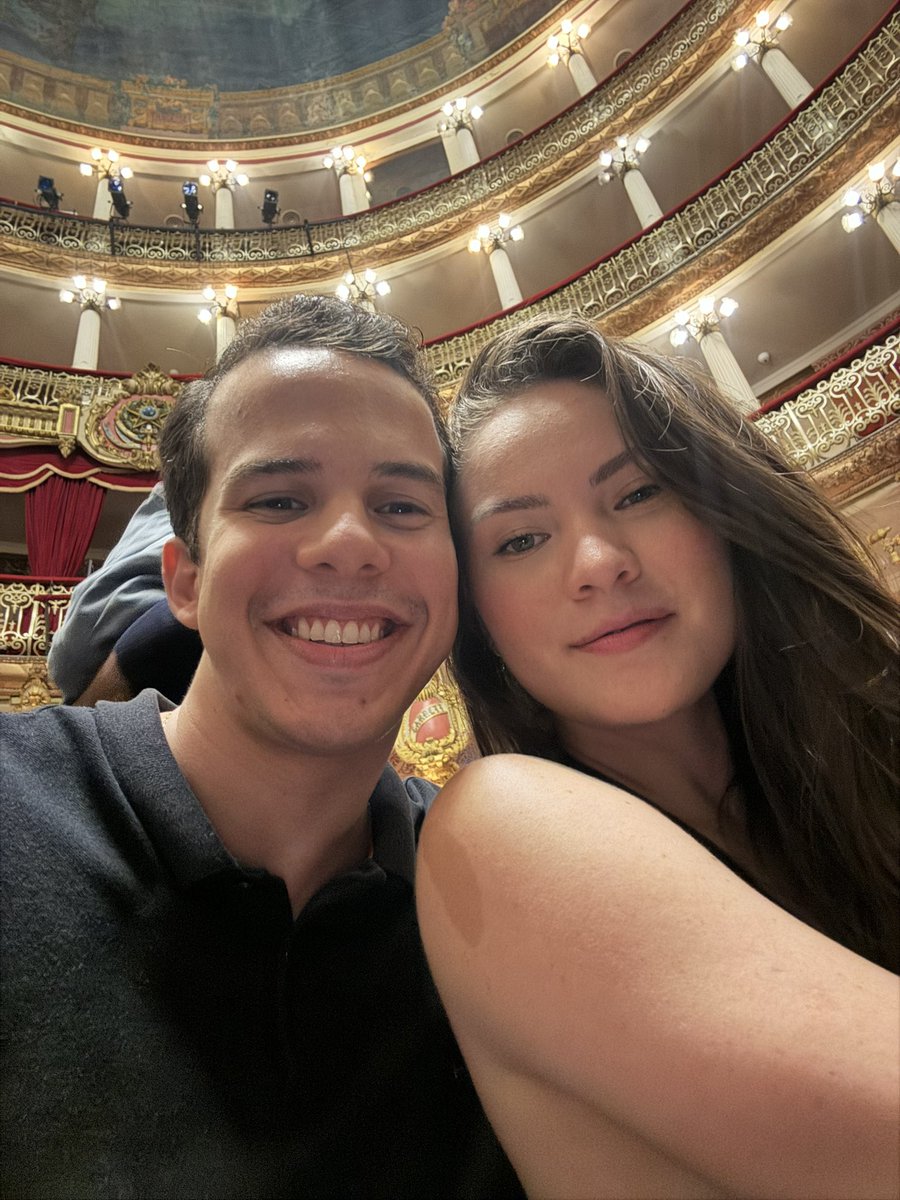 ErasmoJr__'s tweet photo. Nossa primeira vez no teatro Amazonas. 🎭 https://t.co/D3rPA7anpJ