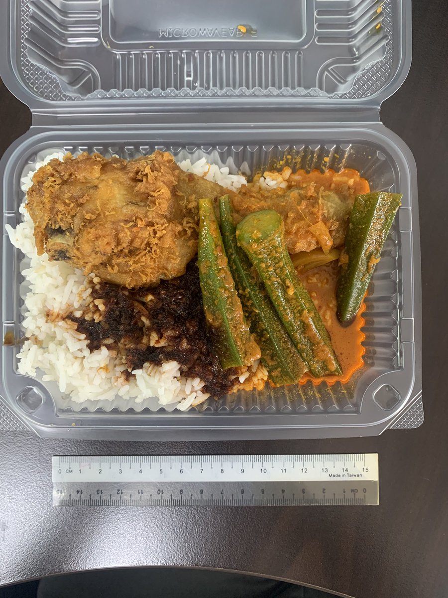 Manjoi_Boy's tweet photo. Kafe Epal UiTM Perlis. RM6.00 je. 
Agak2 tempat korang berapa duit mcm nie? https://t.co/AL02WVUR8f