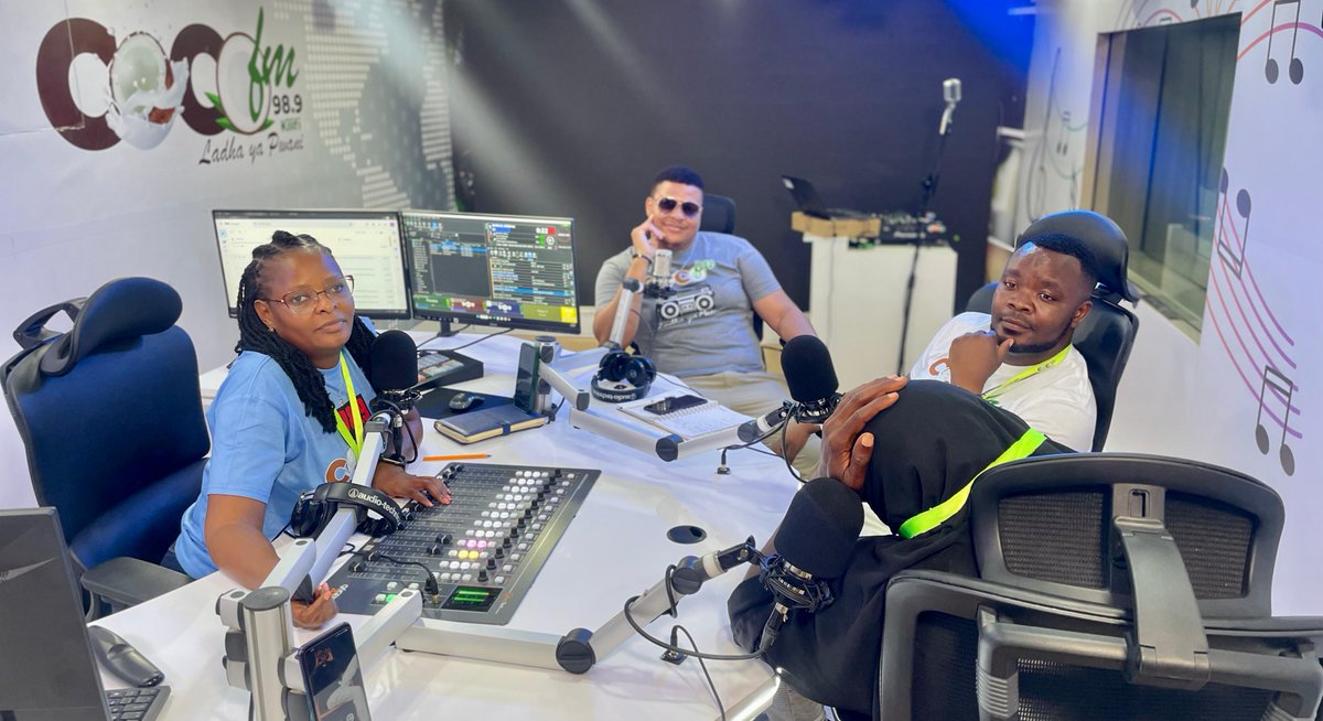 Kumekucha FURAHIDAY! 🔥

<a href="/AnitaNzaro/">Anita Nzaro</a>, <a href="/maroa_wambura/">Joseph Marwa</a>, Nyanya RUKIA na Dj Capuchino wako ndani ya #COCOASUBUHI kukuletea burudani, kicheko na mdundo wako wa asubuhi!

Usikose dose yako ya siku!

#COCOASUBUHI
#ladhayapwani
#COCOFM