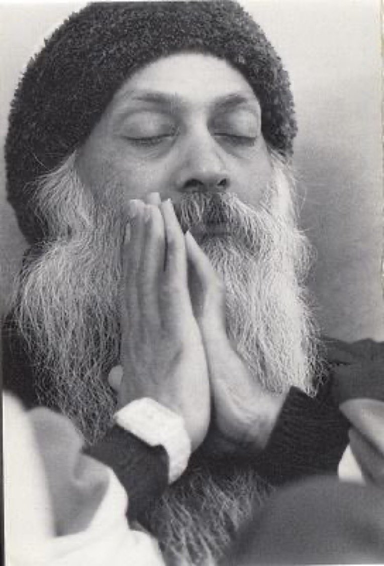 “Üç istek sizi başkalarının kölesi yapar; sevilme isteği, beğenilme isteği, takdir edilme isteği.”

 —Osho