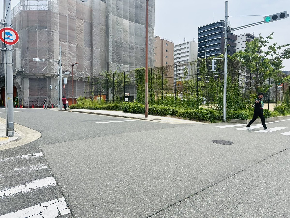 beastlight_mxjp's tweet photo. 【ツアーダイアリー】
いちおう一緒に行動してるんだけど、
このくらいの距離感ひらくの普通。 https://t.co/OzdTcqj4PT