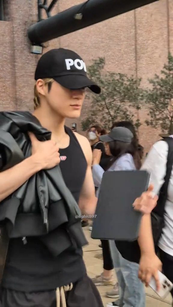 nct_menfess's tweet photo. JENO??? Nct! 😭😭 https://t.co/Vd6sVnhlfw