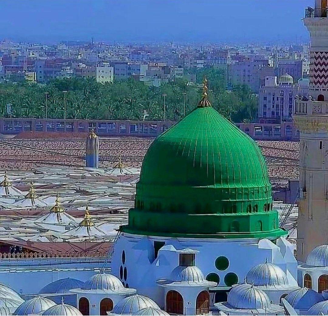 أسقَيتَنا ماءَ التّسامح سُكّراً
وبَذرتَ في خِصبِ النفوس هُداكا

كفَّاك قَمحٌ تحت سُنبُلِه قِرىً
فاجعلْ شفاعتَك الصَّبوحَ قِراكا

جٌوعِي لتَمرك يَستَطيلُ وذي يَدي
مَمدُوةً آمالُها لنَدَاكا

كالحُلْم تَعبُرُ عاطِراً دَمِنا فهلْ
تَبقَى لبعض هُنيْهَةٍ لنَرَاكا