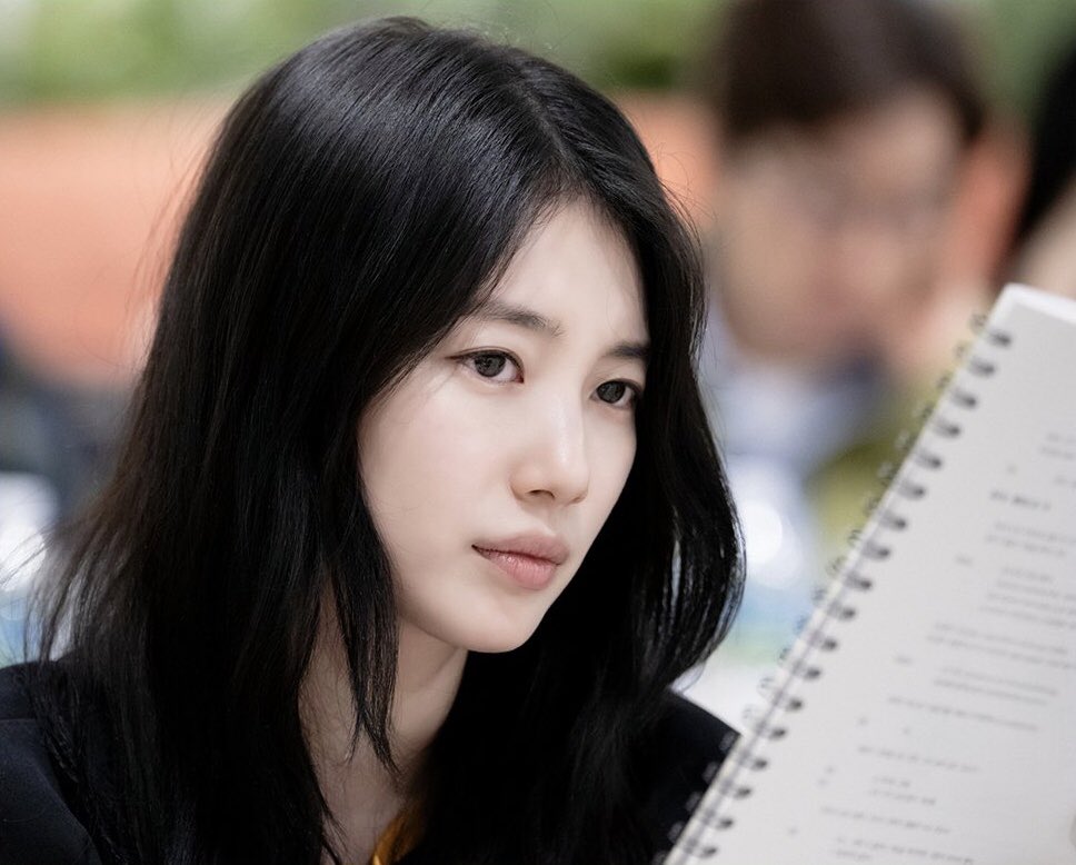 heybaymax_'s tweet photo. WOHOO!! The #StartUp reunion is happening!! 

#Suzy and #KimSeonHo are officially confirmed to lead Disney’s new fantasy romance #Delusion 🎬✨

The story is about a vampire, Song Jeong-hwa (Suzy), grieving her lost love for decades, and the painter, Yun Iho (Kim Seon-ho), hired to draw her. As he uncovers her mysterious secrets, he finds himself falling under her spell.

🔗 : https://t.co/4OM1T154bw
