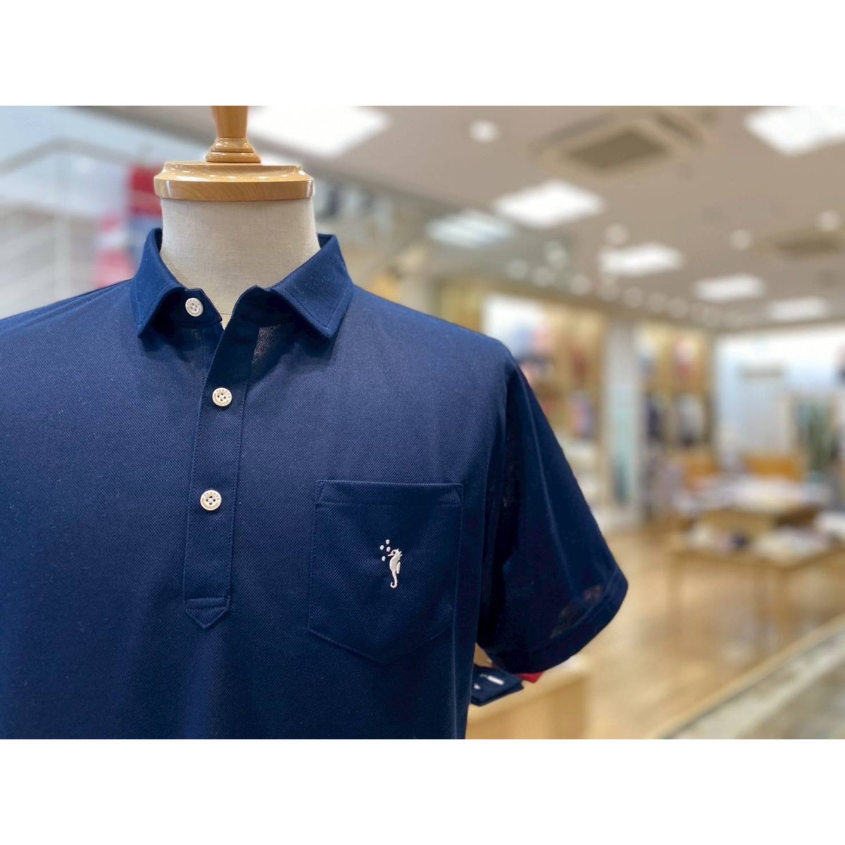 元町本店＝ 普段着はもちろん、スポーツウェアとしても着用可能な