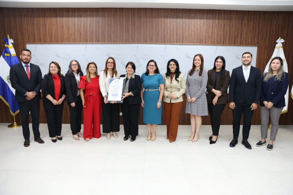 La Secretaría General del #SICA obtuvo la Certificación NTS: O3.116.01:21 Sistema de Gestión de Igualdad de Género en el ámbito laboral por parte del <a href="/OSN_sv/">Organismo Salvadoreño de Normalización</a>, como resultado de su compromiso con la transversalización de la equidad para la igualdad. 

Obtener la certificación