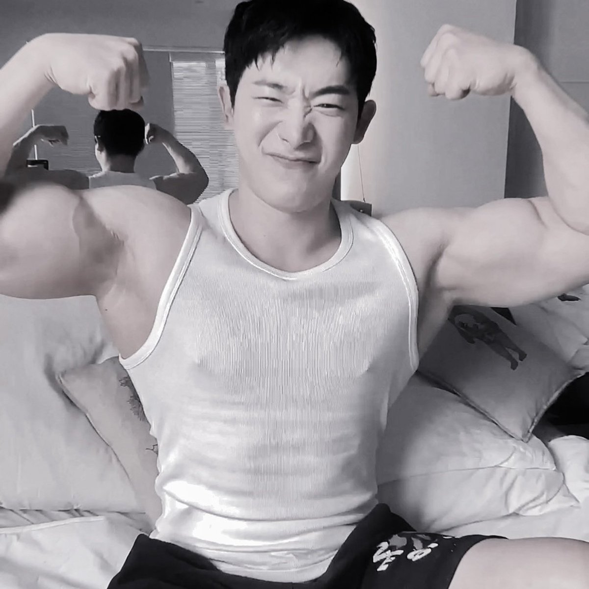 PEACHBUTTS's tweet image. ㅤ

ㅤ       𖤐 — ❛ 𝗟𝗘𝗘 𝗛𝗢 - 𝗦𝗘𝗢𝗞 ❜

 ᅠ    ━📜━    ( 𝑊𝑂𝑁𝐻𝑂 ) 
                  
ㅤㅤ📚   #LewdRol | rol lit/ext.
                 32 years old , married.

                              〝  ♡ — ↺ 〞