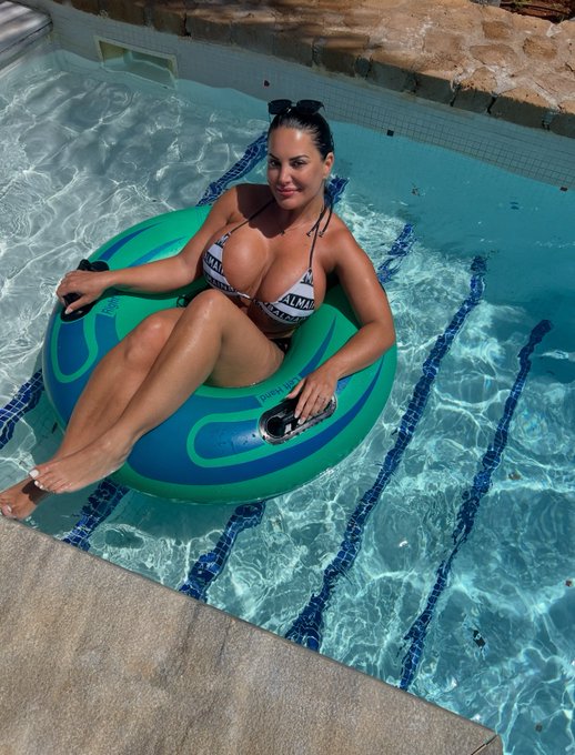 Watch 🔥Sophie_Lawson_xx🔥's leaked NSFW photo on TwXstars