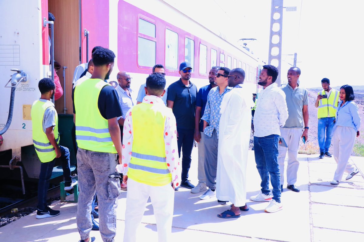 ከድሬዳዋ እስከ ደዋንሌ ባሉ ባቡር ጣቢያዎች ፣

በምልከታችን ኢትዮ ጅቡቲ ባቡር በመንገደኞችና በጭነት ባቡር ትራንስፖርት የሚሰጠውን አገልግሎት ለማሻሻል የሚያስችሉ የተለያዩ ማስተካከያዎችን ወስደናል፡፡ 

በዚህም መሠረት በድሬዳዋና በደዋንሌ