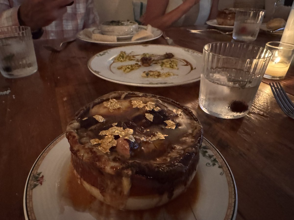 brickonbrick3's tweet image. Honestly not surprised they put gold flakes on my soup. Kind of just how life has been going for me recently #24K