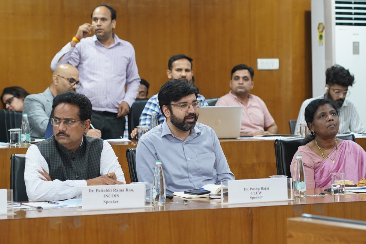 incoismoes's tweet photo. INCOIS joined the 2nd Blue Talks on May 20 at @moesgoi, New Delhi. Shri E. Pattabhi Rama Rao highlighted the role of capacity building in ocean science, stressing knowledge sharing & tech access for sustainable ocean governance. #BlueTalks #INCOIS #OceanScience https://t.co/LeAbTy1SwV